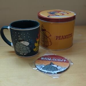 Peanuts Blue and Yellow Mug Set with Tin